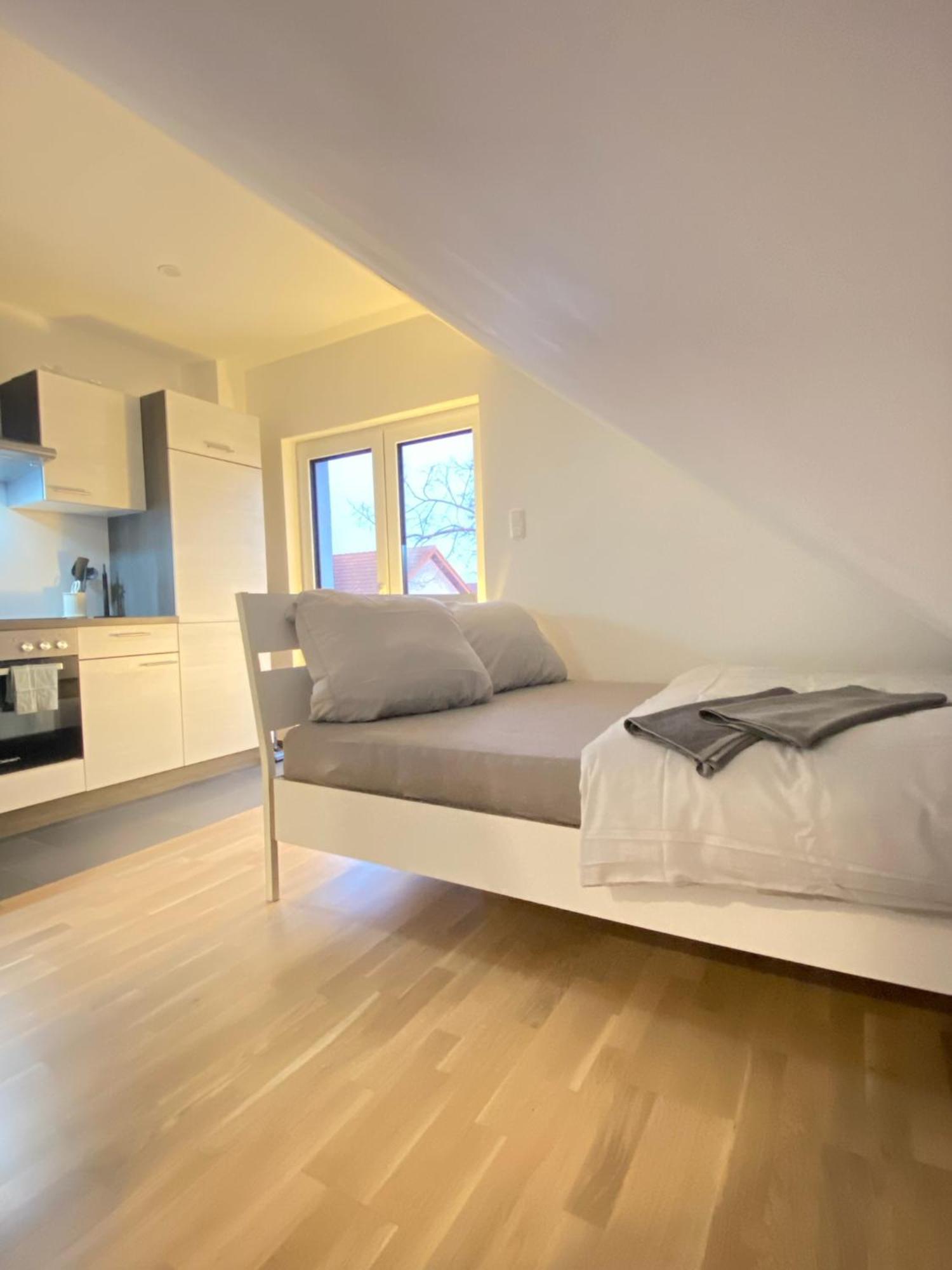 Charmantes Studio-Apartment Im Herzen Von Neureut - Fussbodenheizung, Regendusche, Waschmaschine, Stellplatz Karlsruhe Extérieur photo
