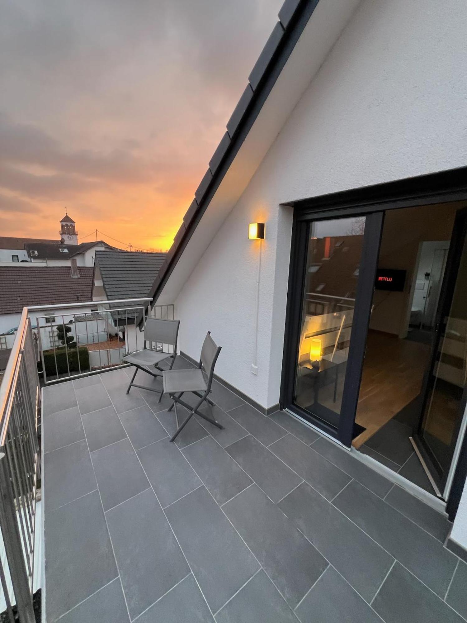 Charmantes Studio-Apartment Im Herzen Von Neureut - Fussbodenheizung, Regendusche, Waschmaschine, Stellplatz Karlsruhe Extérieur photo