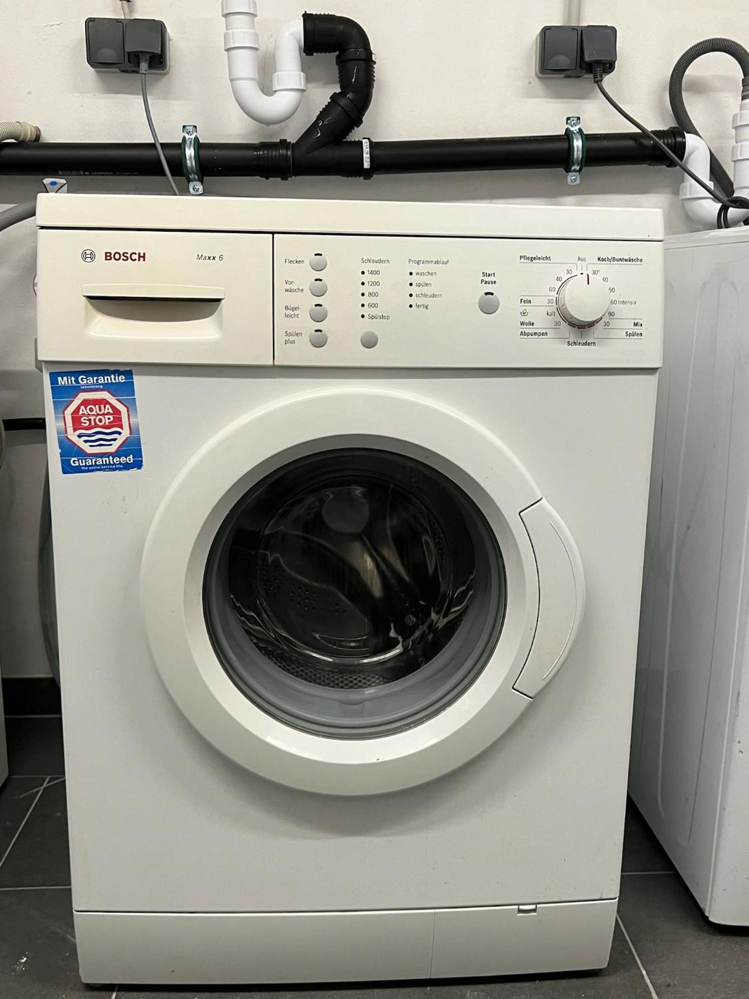 Charmantes Studio-Apartment Im Herzen Von Neureut - Fussbodenheizung, Regendusche, Waschmaschine, Stellplatz Karlsruhe Extérieur photo