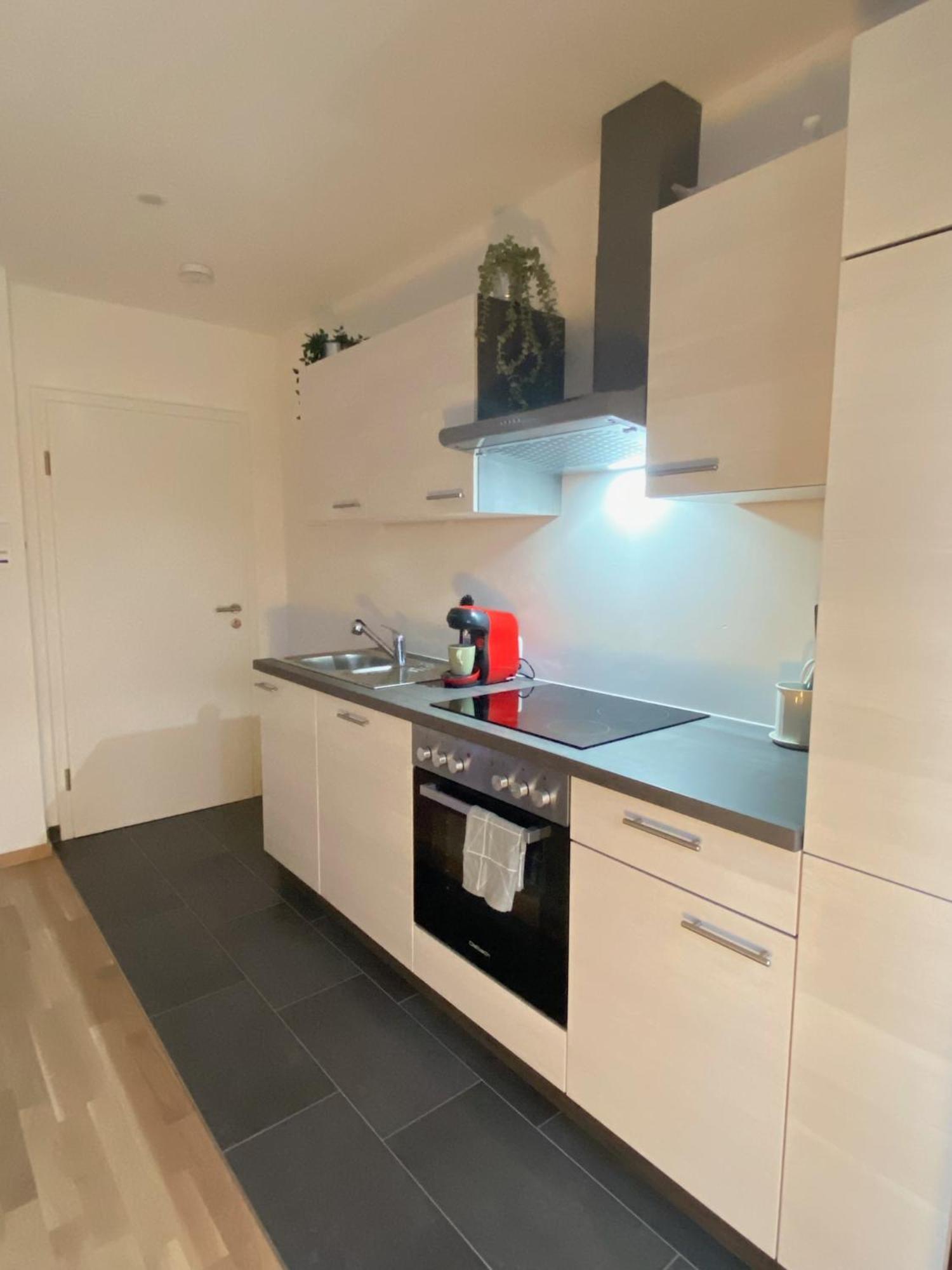 Charmantes Studio-Apartment Im Herzen Von Neureut - Fussbodenheizung, Regendusche, Waschmaschine, Stellplatz Karlsruhe Extérieur photo